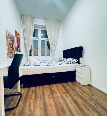 Liesing Apartment | Affordable 5 Bedroom Apartment, Near Atzgersdorf Park