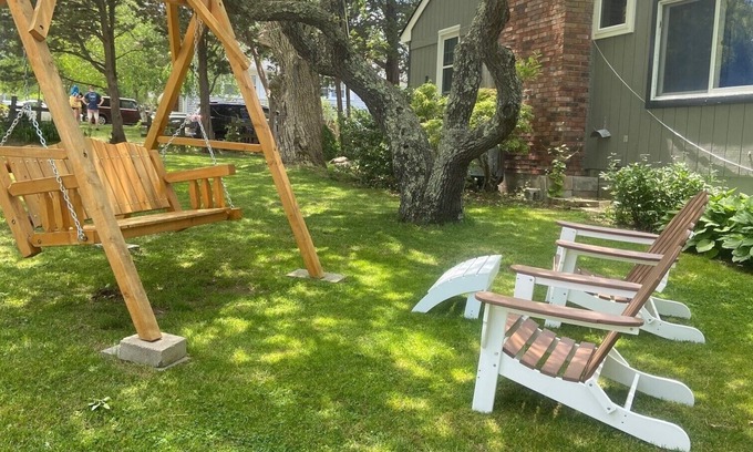 Plymouth House | Affordable Dog Friendly Beach Cottage quick walk to the Beach