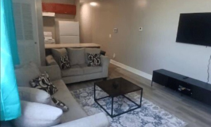 Plum Orchard Apartment | Affordable Duplex/4 Beds with 2 bath