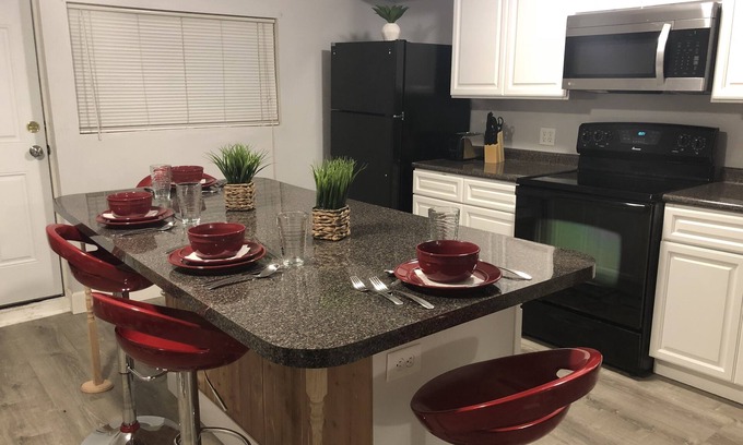 Niagara Falls House | Affordable Entire Place in Niagara Falls (USA)