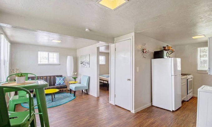 Asian District Apartment | Affordable for Long Stay 💼, Great for Budget-Friendly Business Travels ✈️