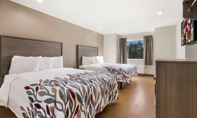 Sulphur Hotel | Affordable Lodging for Every Traveler! FREE Onsite Parking, Pets Allowed!