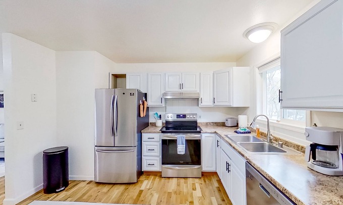 Eagle River House | Affordable stay across from trails with mtn views & full kitchen - dog-friendly