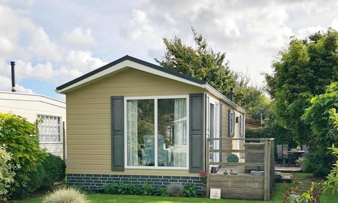 Sint Maarten House | After a day at the beach or a visit to one of the villages or towns in the area, it is wonderful to come home to this 4-person chalet. Would you like to bring your dog? He is very welcome in this chalet!