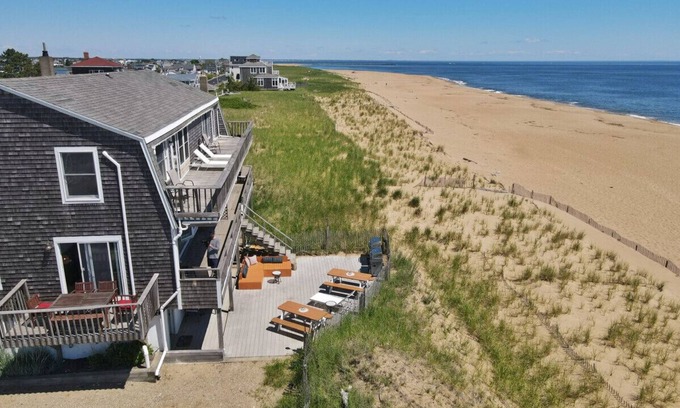 Newbury Apartment | After Dune Delight: Beachfront & Access! Condo