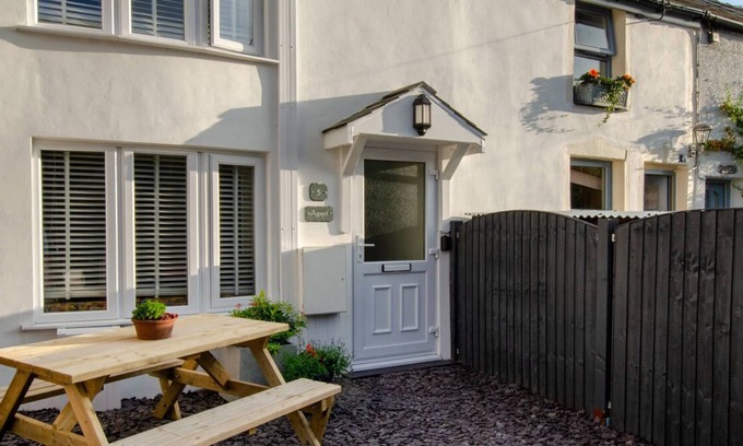 Deiniolen House | Agape Cottage in Caernarfon