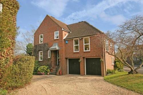 Slough Apartment | Agars Place, Datchet