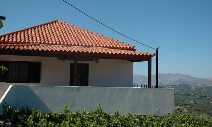 Tsourouniana Cottage | Aggeliki's traditional cottage in Topolia