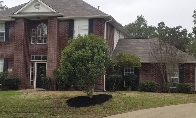 College Station House | AGGIELAND RETREAT! CLOSE TO KYLE FIELD FAMILY FRIENDLY AND FULLY FURNISHED.