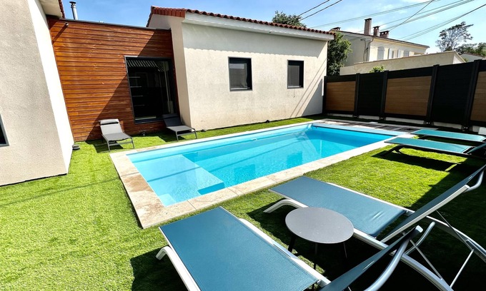 Pelissanne Villa | Agréable Villa Contemporaine Avec Piscine, spa et Sauna