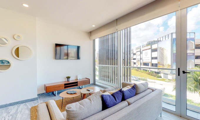Zona Hotelera Apartment | Air-conditioned apartment w/WiFi & shared pool, rooftop, gym, jungle gym, bar