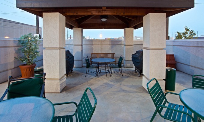 Downtown Indianapolis Condo | Air-Conditioned Suite | 15 mins from Indianapolis International Airport | Pool + 24h Gym