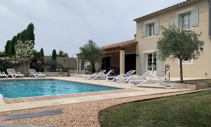 Eyragues Villa | Air-conditioned villa , heated pool for 10 people, close from St Rémy de Pvce