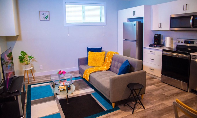 Regina House | AIR & ROAD TRAVELERS' PERFECT SPOT! + FULL KITCHEN