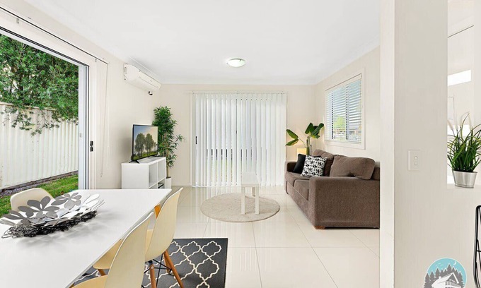 Oxley Park Cottage | Aircabin - Oxley Park - Lovely & Comfy - 2 Beds