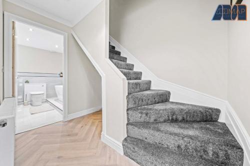 Airdrie Apartment | Airdrie 2 bed Near Hospital
