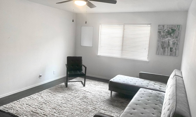 North San Antonio - SAT House | Airport<10min - Riverwalk<20min - 2BR Units, Up to 3 Guests