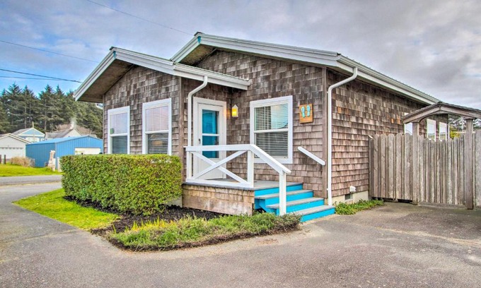 Pacific Beach House | Airy Coastal Escape with Deck - Steps to Beach!