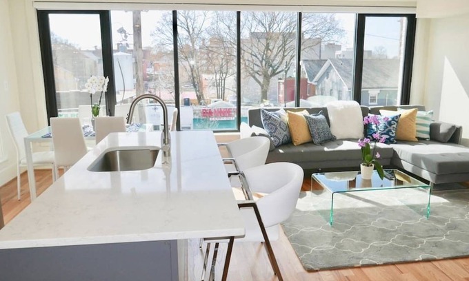 Petworth Apartment | Airy Loft in Petworth - WALK 2 Metro!