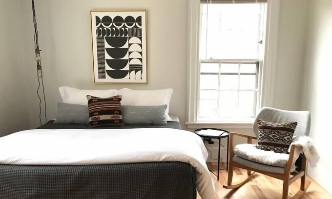 West End Apartment | Airy+Modern Studio + Portland's Historic West End!
