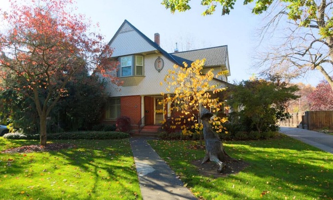 Walla Walla House | AK Dice House · Large Gracious Home on Lovely Catherine Street