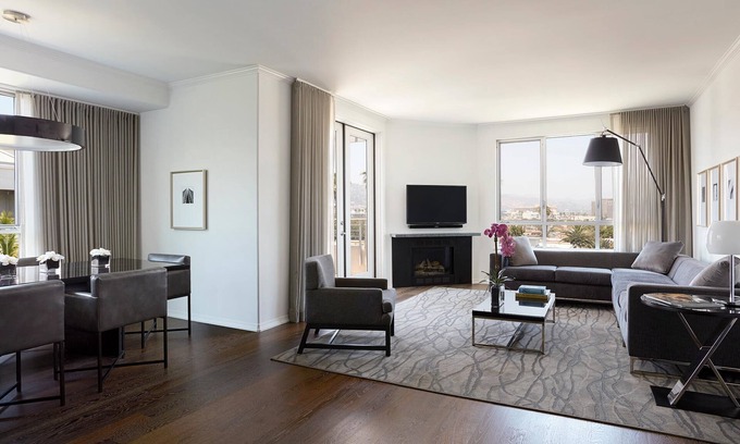 Beverly Hills Apartment | AKA Residences Sprawling Penthouse w/Full Kitchen, Patio & WiFi