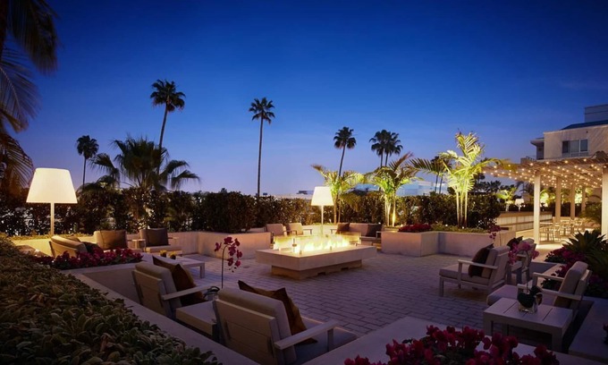 Beverly Hills Apartment | AKA Residences Spacious Duplex Townhouse w/Private Entrance, Kitchen, & WiFi