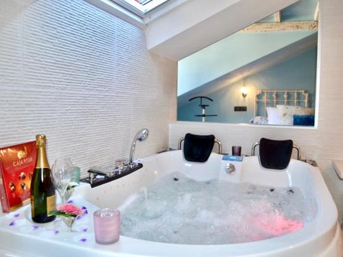Santillana del Mar Hotel | Akla Suites con Jacuzzi Santillana