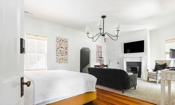 Guntersville House | Alabama Yellowhammer at The Henry House