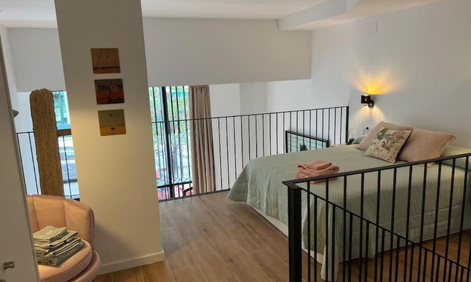 Penya-roja Apartment | Alameda Velvet Ciudad Ciencias - Housevanlive