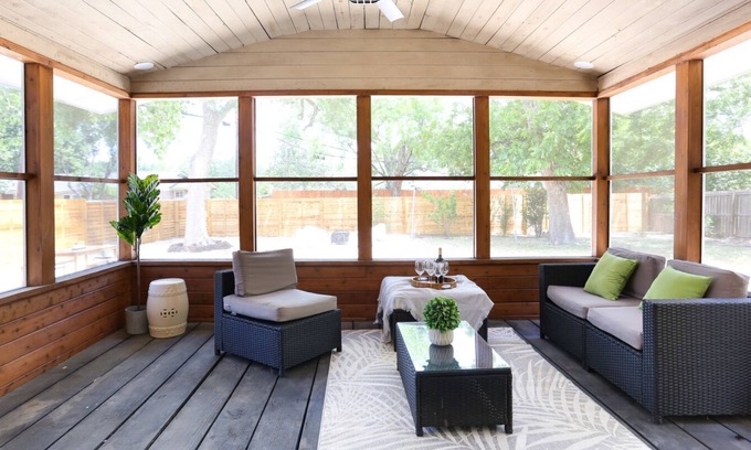 Oak Park - Northwood House | Alamo Heights-Close to Downtown-2 King Beds