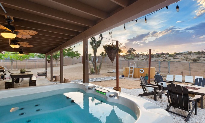 Joshua Tree House | 🌵🌟 Alana House - Pool, Hot Tub, BBQ, Fire Pit + Walk to Hikes! 🌟🌵