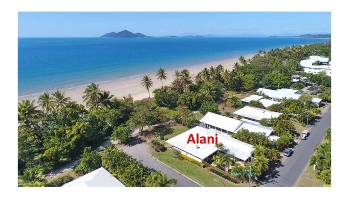 Mission Beach House | Alani - Absolute Beachfront