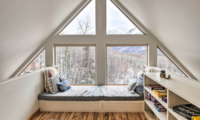 Eagle River Cottage | Alaskan Mountain Gem With Private Hot Tub & Gym!