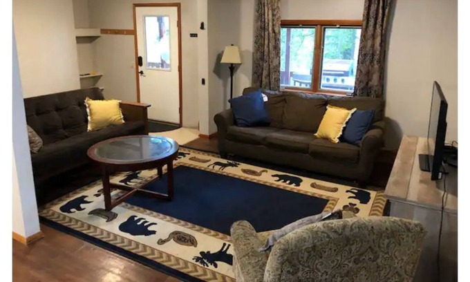 Fairbanks House | Alaskan Woodland Haven- close to airport and sites