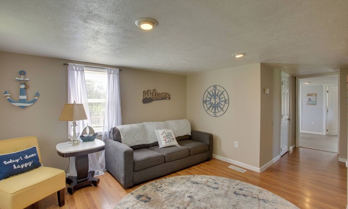 Albany Cabin | Albany Family Lake Getaway Near State Parks!