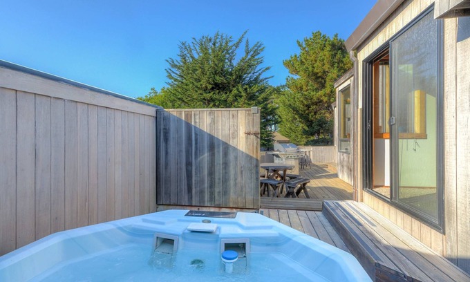 Sea Ranch House | Albatross House | Ocean View | Hot Tub