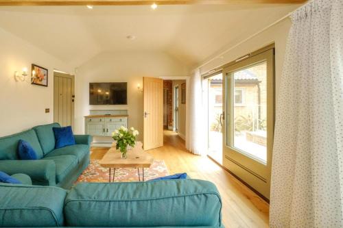 Saxmundham House | Alde Bay Farm - Oyster Catcher