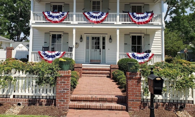 Swansboro House | Alex Moore House - Historic Swansboro, Historic Home - What Could Be Finer!