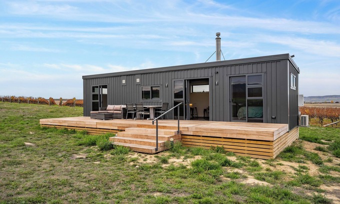 Clyde House | Alex Vineyard - Alexandra Holiday Home