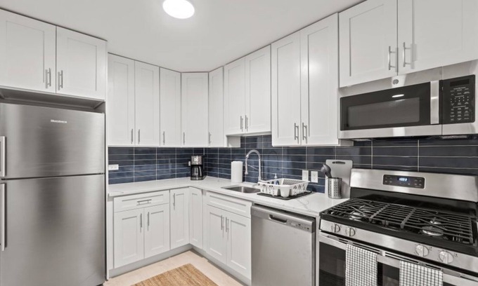 Taylor Run Condo | Alexandria Inviting 3BR Condo: Perfect for Family Living