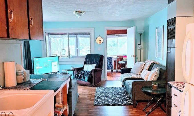 Hastings Apartment | Algonquin Lakeside Suites with Private Dock