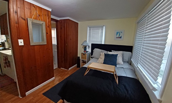 Hastings Apartment | Algonquin Lakeside Suite D with Private Dock