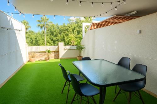 Almunecar Apartment | Alhambra Tropical - Terraza, WiFi y Playa a 8 min