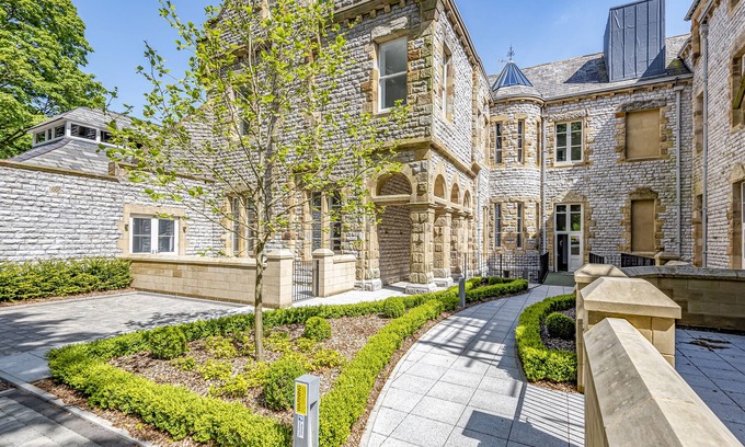 Newland Near Ulverston House | ALICE HOUSE STONE CROSS MANSION, pet friendly in Ulverston