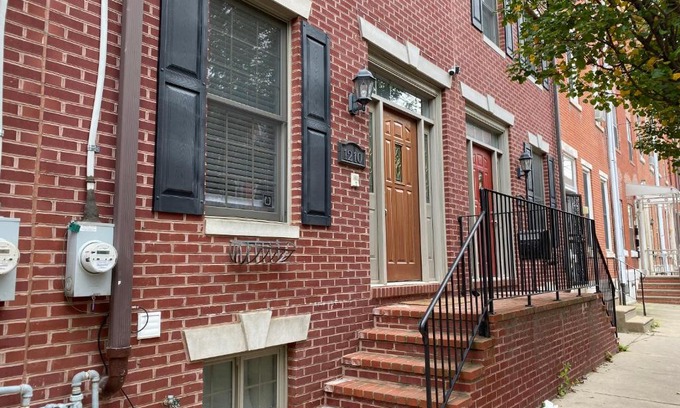 West Poplar House | Alina & Fanny - Philadelphia 1210 Mt Vernon St