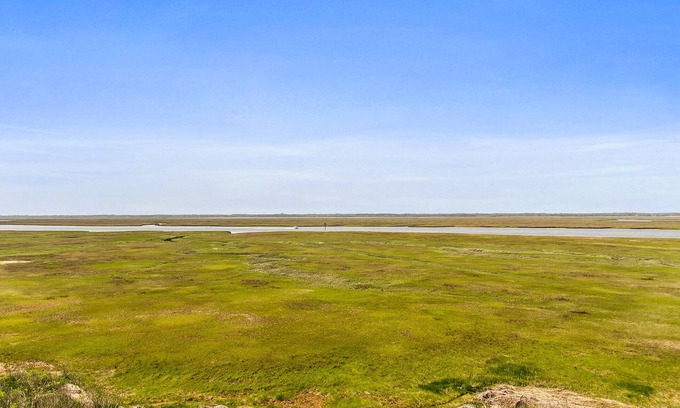 Sea Isle City Condo | All 5-Star Reviews - Beautiful Bay View - Walking Distance to Everything!