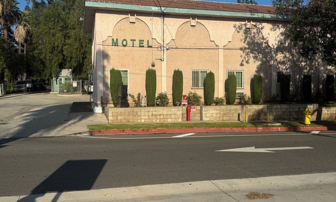 Azusa Hotel | All 8 Motel