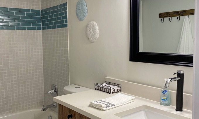 Delray Beach Condo | All American Beach town, 1 bedroom, AC, security & location, location, location