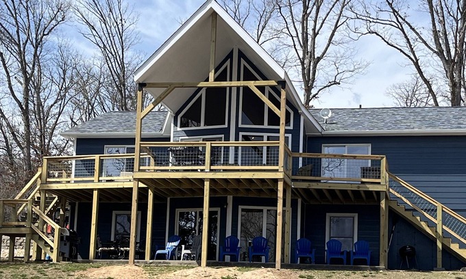 Eagle Rock House | All-Decked-Out Lakefront Cabin with gentle walk to water
